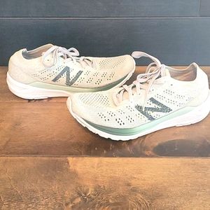 New Balance Women's 890 Light Green Running Shoes Size 8 1/2